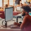 POLY Zestaw słuchawkowy Voyager Focus 2 z certyfikatem Microsoft Teams USB-C-C + przejściówka USB-C/A + podstawka ładująca /Retail