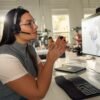 POLY Zestaw słuchawkowy Voyager Focus 2 z certyfikatem Microsoft Teams USB-C-C + przejściówka USB-C/A + podstawka ładująca /Retail