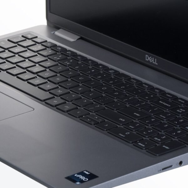 DELL LATITUDE 5530 i7-1265U 32GB 512GB SSD 15,6" FHD (MX550) (US QWERTY) Win11pro + zasilacz UŻYWANY